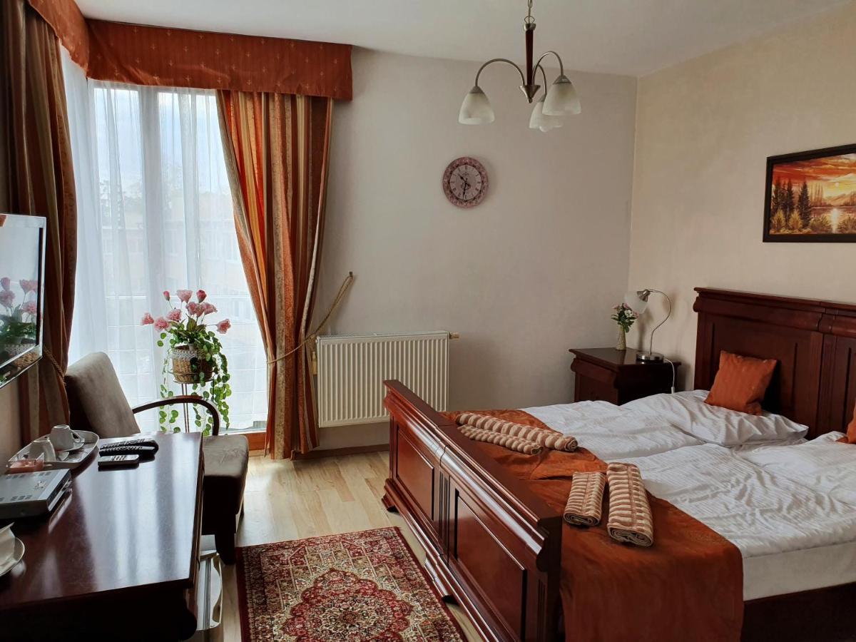 ניטרה Hotel Oko מראה חיצוני תמונה