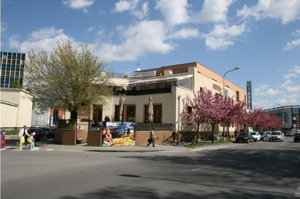 ניטרה Hotel Oko מראה חיצוני תמונה