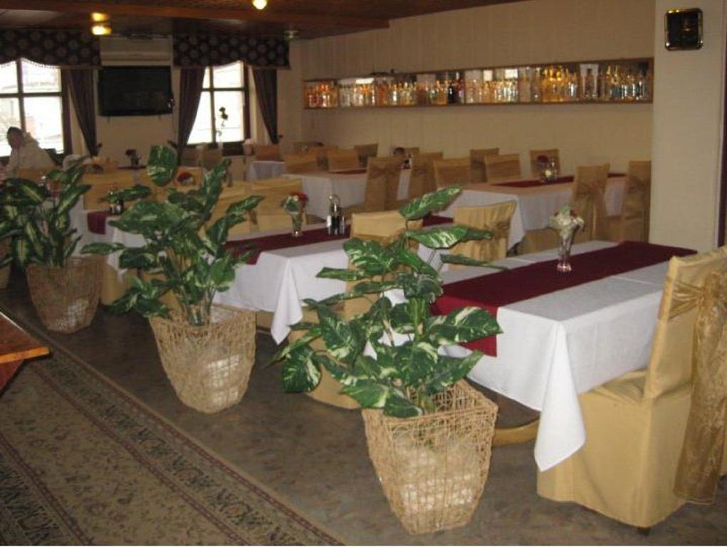 ניטרה Hotel Oko מראה חיצוני תמונה
