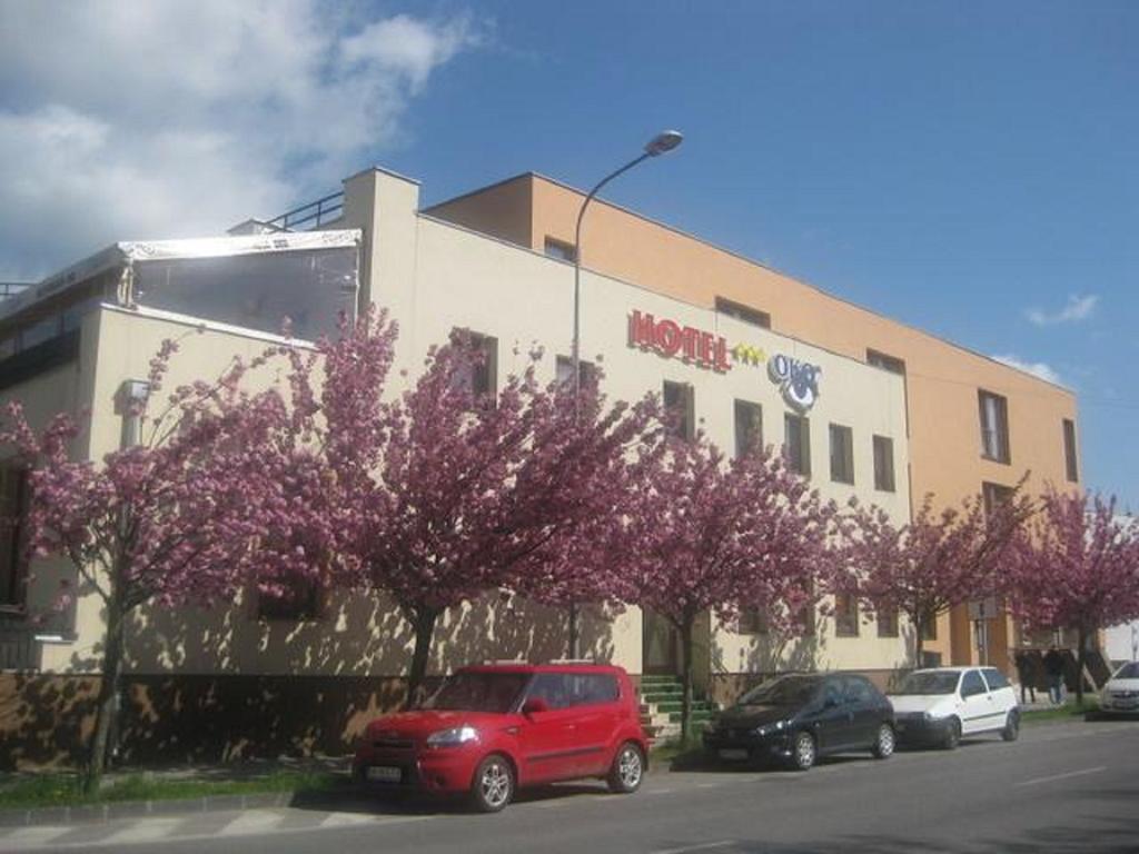 ניטרה Hotel Oko מראה חיצוני תמונה