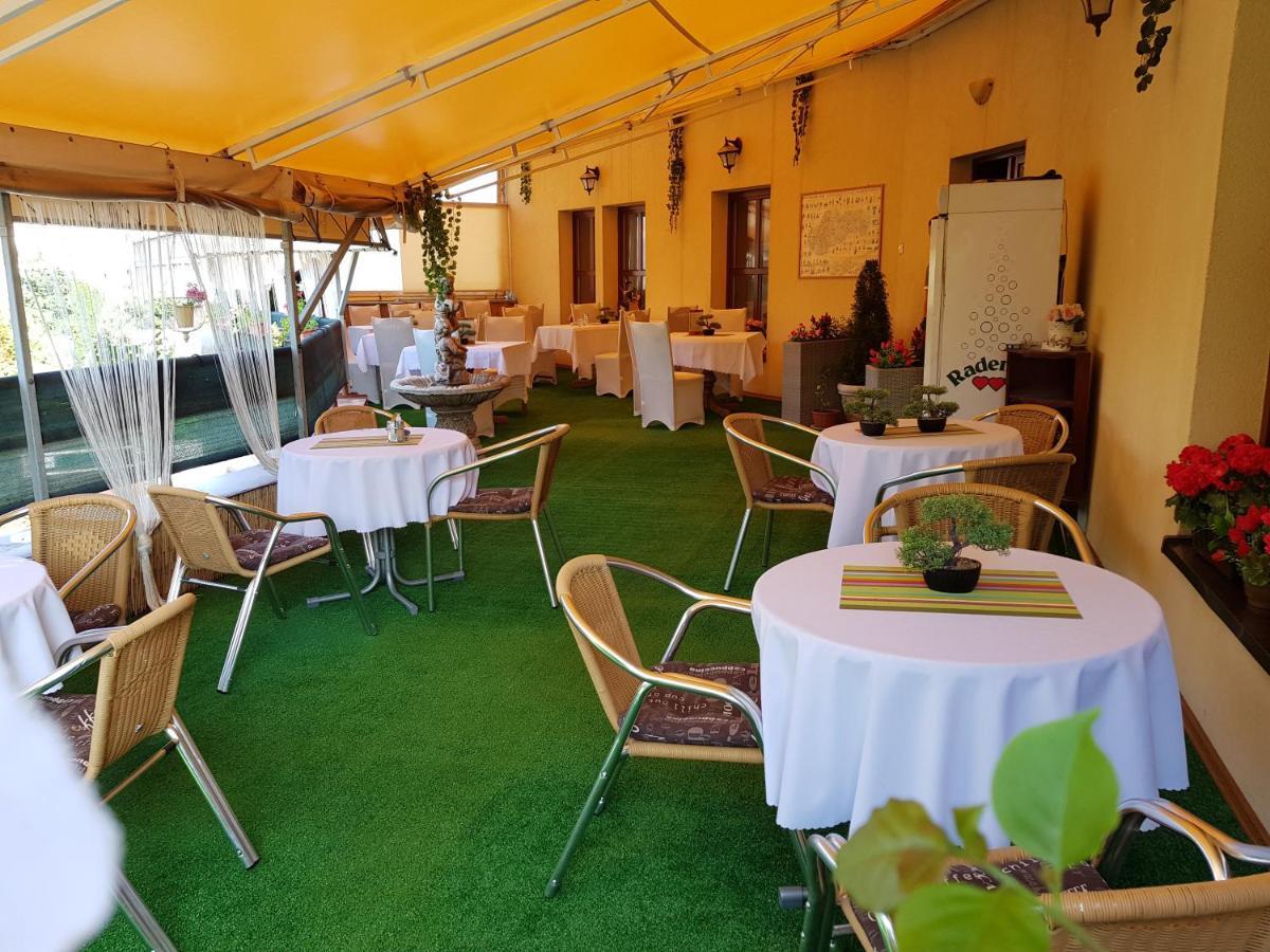 ניטרה Hotel Oko מראה חיצוני תמונה